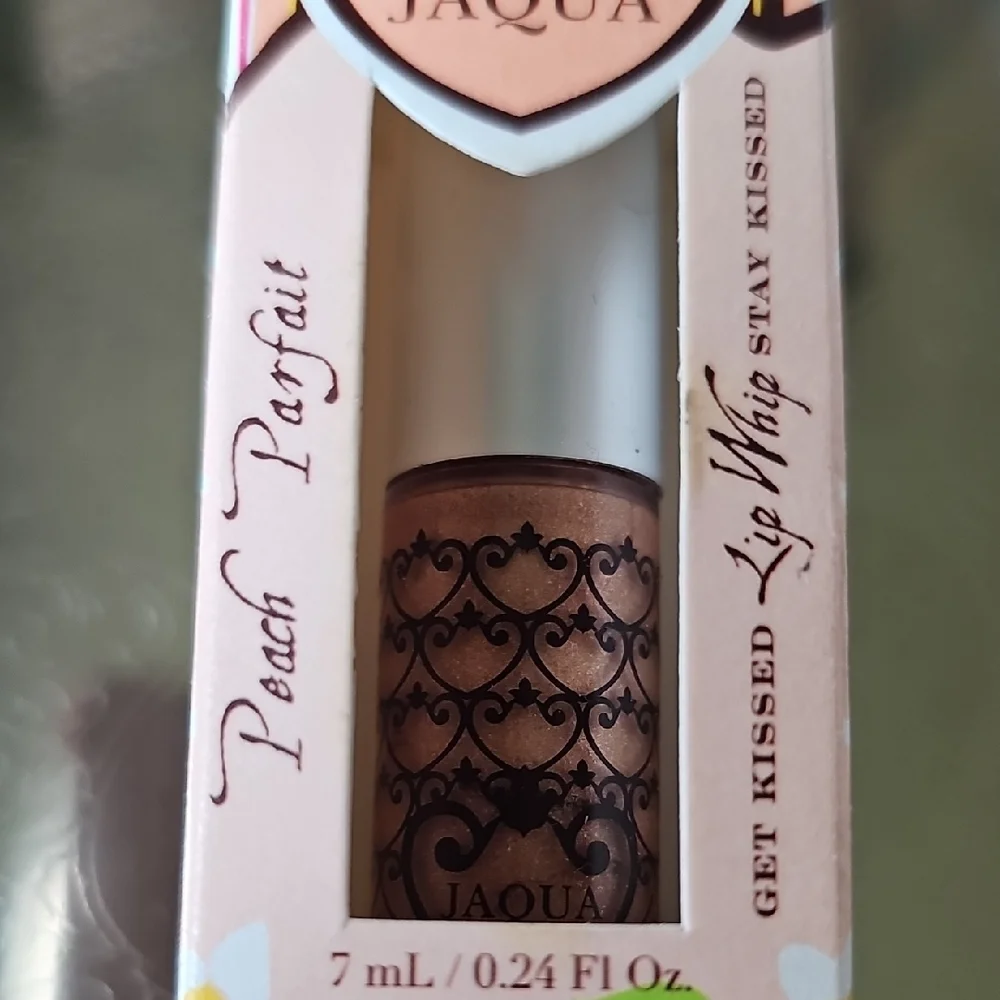 Jaqua glossy lip